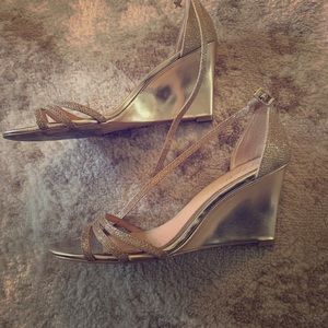 Jewel Badgley Mischka Gold Wedges Size 9